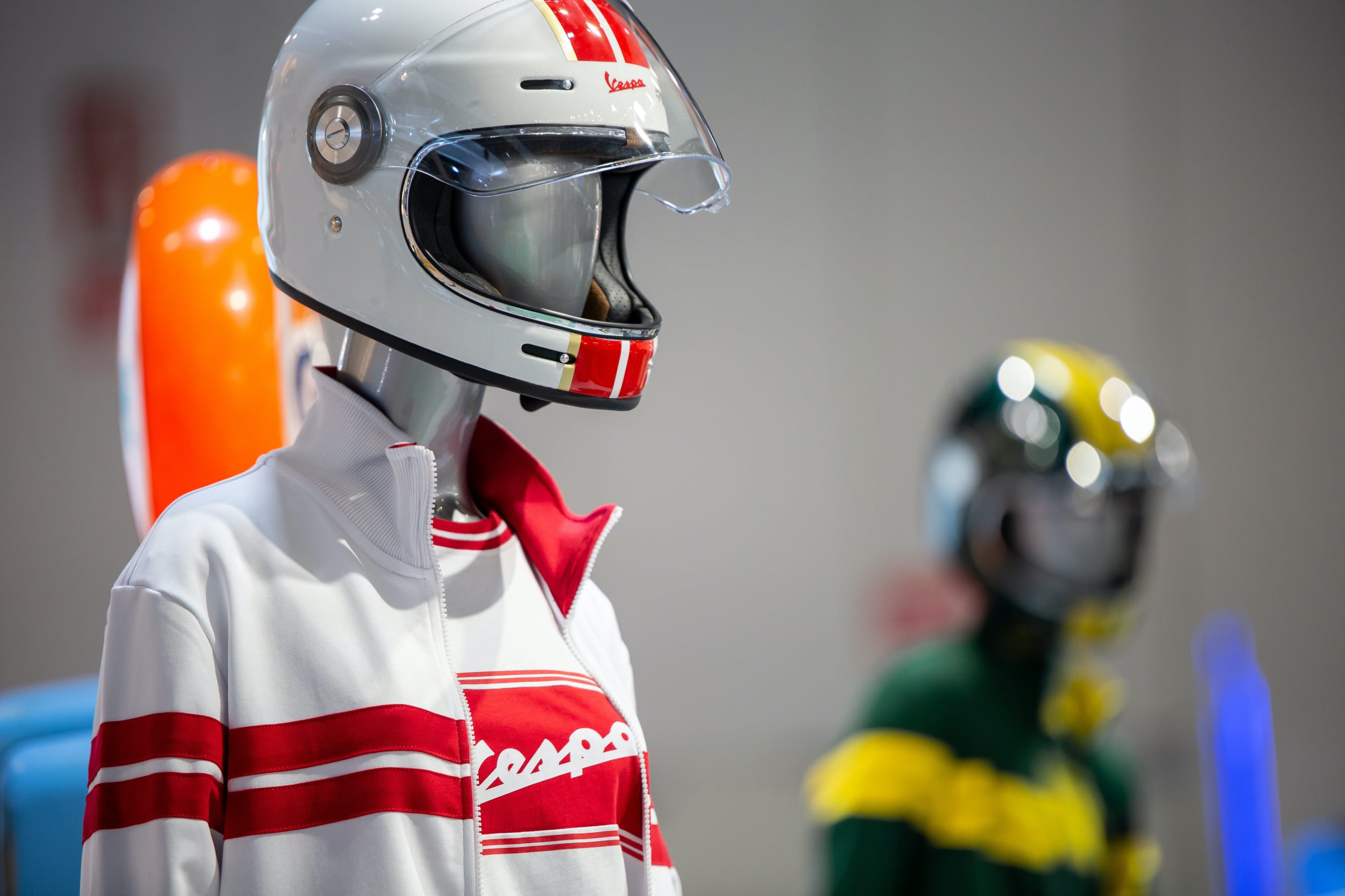 Vespa Sweatshirt Jacke Racing Sixties 60s weiss / rot